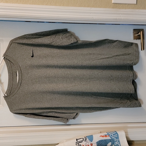 Grey dry fit t shirt - Picture 1 of 3